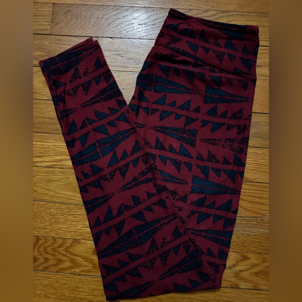 LuLaRoe Leggings Maroon, Navy, Geometric, size OS